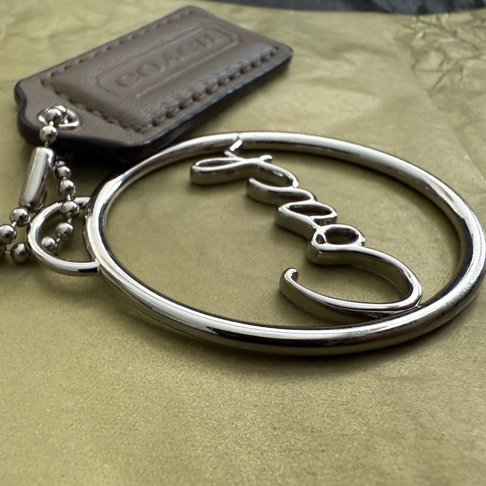 Coach (✨B1G1 1/2 off) Oval Script Metal and Brown Leather Hangtags - Picture 8 of 9